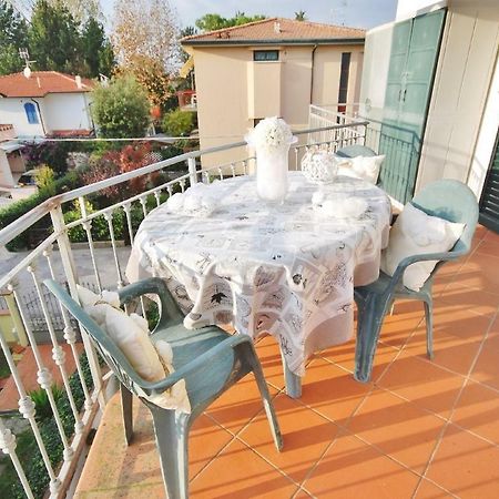 Raffinato Attico Vicino Al Mare Con Solarium Lido Di Camaiore Exterior photo